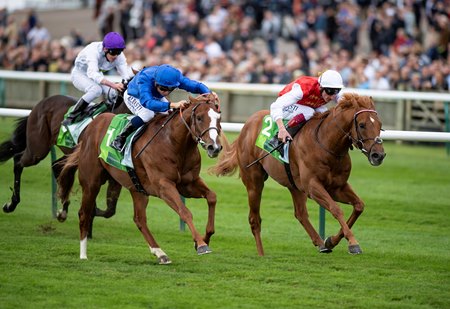 Earthlight beats Golden Horde in the Middle Park Stakes at Newmarket 