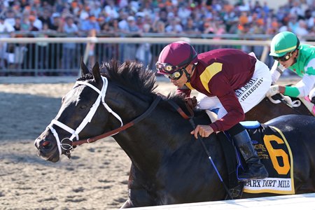 Coal Front wins the Parx Dirt Mile at Parx Racing