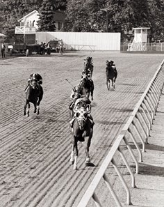 Secretariat wins the 1973 Preakness Stakes