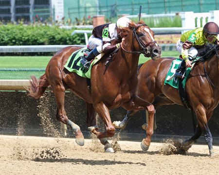 Per Capita gets his first win going a mile in 2020 at Churchill Downs 