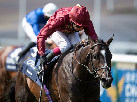 Kameko wins the Two Thousand Guineas at Newmarket