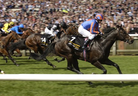 Footstepsinthesand wins the 2005 Two Thousand Guineas at Newmarket 