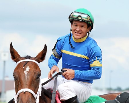 Jockey De La Cruz Records 2,000th Career Victory - BloodHorse