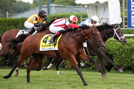 Domestic Spending (outside) outlasts Gufo in the Saratoga Derby Invitational at Saratoga Race Course