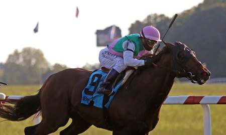 Flavius speeds to victory in the Tourist Mile at Kentucky Downs