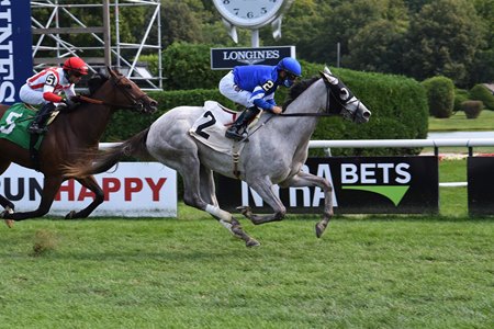 Lovestruck scores on debut at Saratoga Race Course