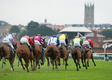 Horses race at Warwick