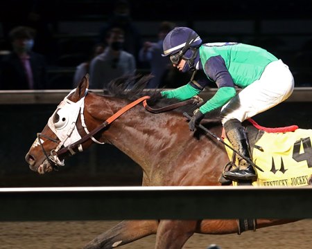 Keepmeinmind rallies to win the Kentucky Jockey Club at Churchill Downs