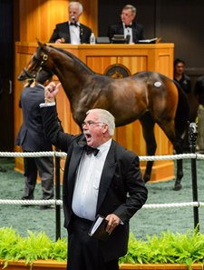 Steve Dance spots a bid at The Saratoga Sale