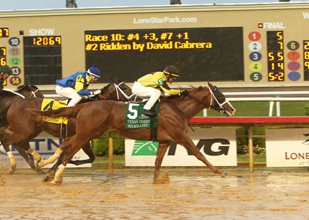Warrant defeats Mr. Wireless in the Texas Derby at Lone Star Park