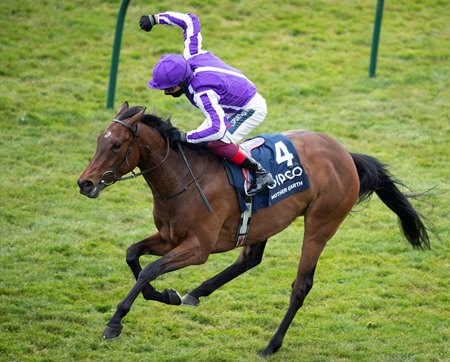 Mother Earth wins the One Thousand Guineas at Newmarket Racecourse