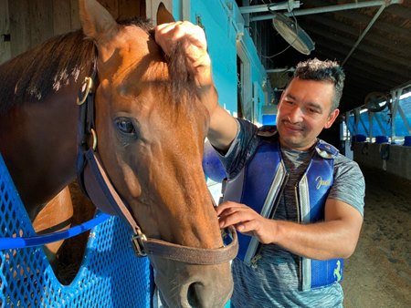 Trainer Juan Muñoz Cano with one of his horses at Churchill Downs