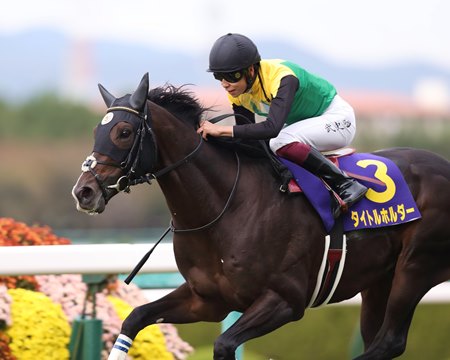 Titleholder wins the 2021 Kikuka Sho at Hanshin Racecourse 