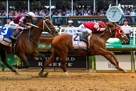 Rich Strike defeats Epicenter in the 2022 Kentucky Derby at Churchill Downs