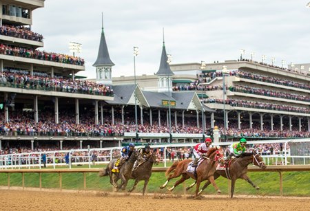 Rich Strike gains ground in the Kentucky Derby at Churchill Downs