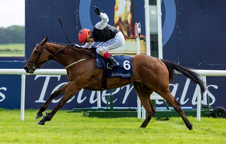 Homeless Songs wins the 2022 Irish One Thousand Guineas at the Curragh