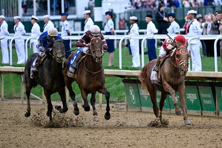 Rich Strike defeats Epicenter (center) and Zandon in the Kentucky Derby at Churchill Downs