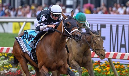 Interstatedaydream wins the Black-Eyed Susan Stakes at Pimlico Race Course