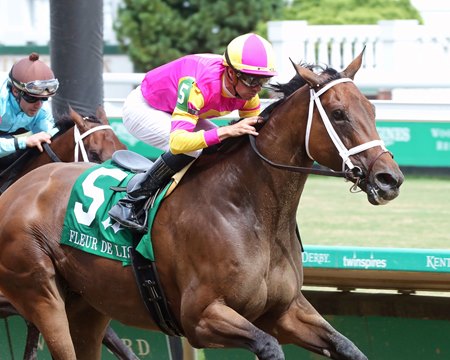 Shedaresthedevil takes the Fleur de Lis Stakes at Churchill Downs 