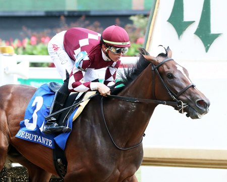 Wonder Wheel wins the Debutante Stakes at Churchill Downs
