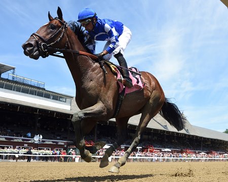 Blazing Sevens breaks his maiden by 6 1/4 lengths at Saratoga