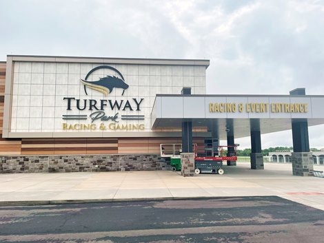 Smaller Turfway Racing Facility Focuses on Experience - BloodHorse