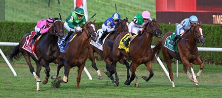 The Fourstardave Handicap at Saratoga Race Course kicks off this season's 'Breeders' Cup En Vivo' digital series