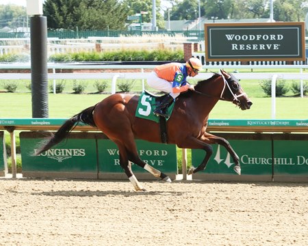 Loggins wins his racing debut by 8 1/2 lengths at Churchill Downs