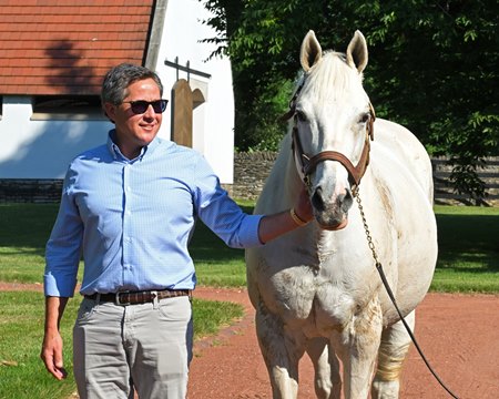 Gainesway general manager Brian Graves with Tapit