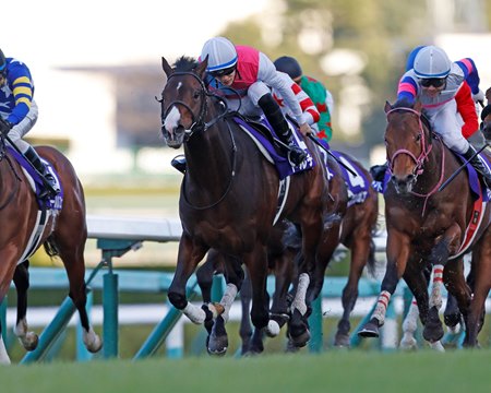 Dolce More wins the 2022 Asahi Hai Futurity Stakes at Hanshin Racecourse