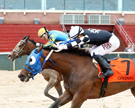 Windy Bay outfinishes Lady With a Cause to break her maiden at Oaklawn Park