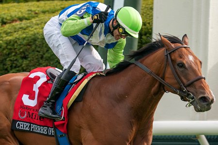 Chez Pierre rolls in the Maker's Mark Mile Stakes at Keeneland