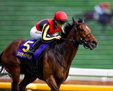 Liberty Island wins the Japanese Oaks at Tokyo Racecourse