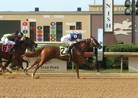 Copper Kan breaks her maiden at Lone Star Park