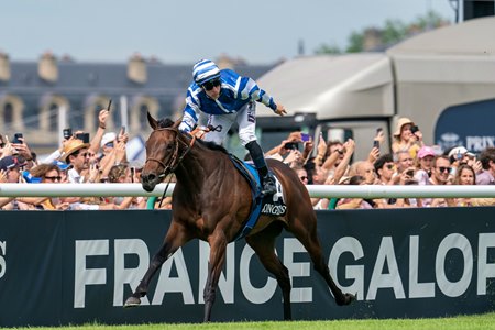 Blue Rose Cen wins the Prix de l'Opera at Paris Longchamp