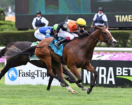 Aspen Grove captures the Belmont Oaks Invitational Stakes at Belmont Park