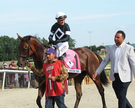 Fev Rover and Javier Castellano win the Beverly D.