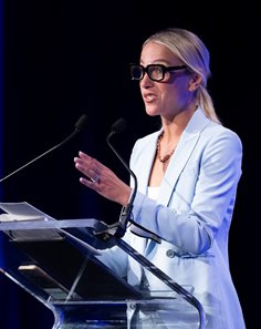 Lindsay Czarniak will be honored at the Fashionable Fillies Luncheon in August