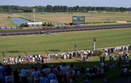 Racing at Kempton Park