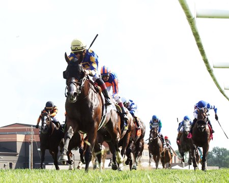 Private Creed wins the 2022 Franklin-Simpson Stakes at Kentucky Downs