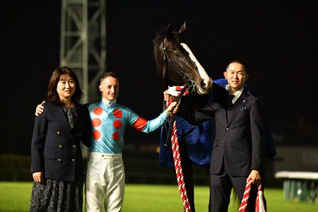 Equinox is celebrated at his retirement ceremony Dec. 26 at Nakayama Race Course