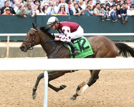 Thorpedo Anna wins the 2024 Fantasy Stakes at Oaklawn Park