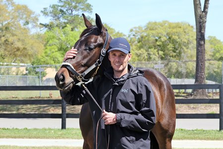 Mario Bencomo with New Horizons-bred Laoban filly out of Strike Red