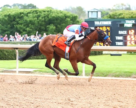 Muth wins the Arkansas Derby at Oaklawn Park