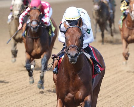 World Record breaks his maiden at Churchill Downs