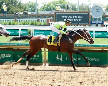 Barnaby wins a claiming race at Churchill Downs