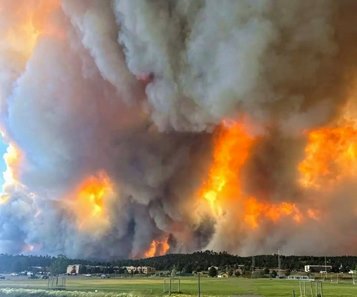 Wildfires burning near Ruidoso, N.M.