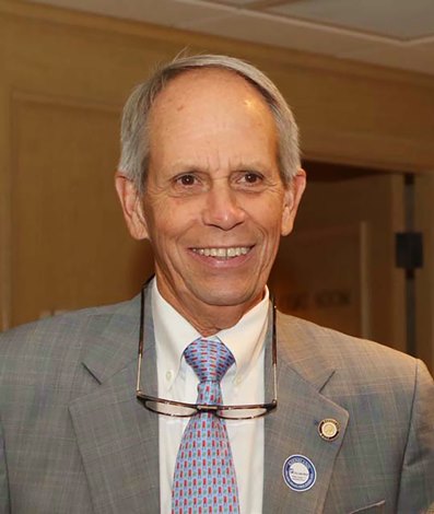 Beloved Veterinarian Fishback Dies at 76 - BloodHorse