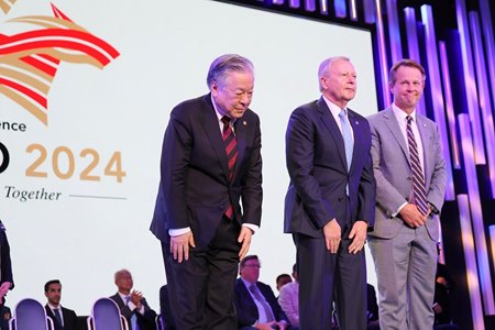 Masayuki Goto (left), executive adviser of the Japan Racing Association and chair of the ARC Organizing Committee, called for racing to strengthen community ties