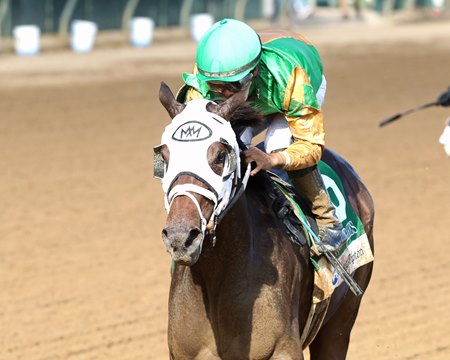 My Mane Squeeze wins the Dogwood Stakes at Churchill Downs